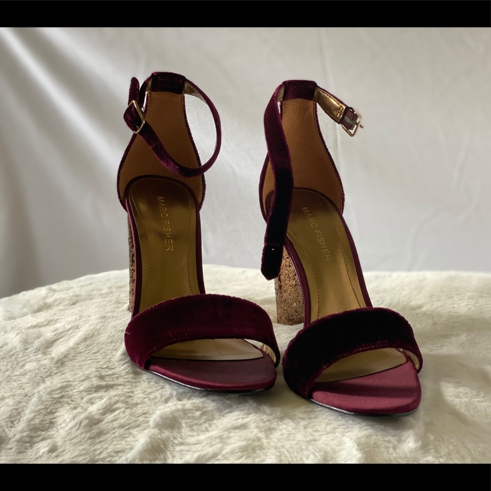 Burgundy Velvet Sandal w. Sparkly Golden Heels